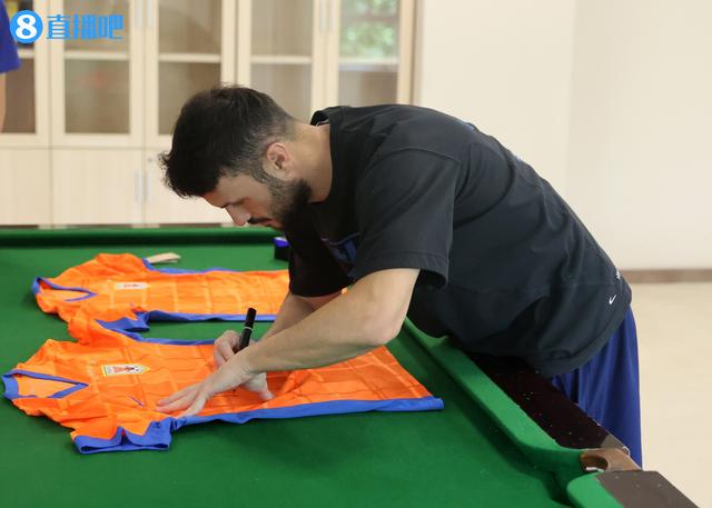 小吧把采访, WE, 让瓦科进行 小吧把采访, WE, 让瓦科进行