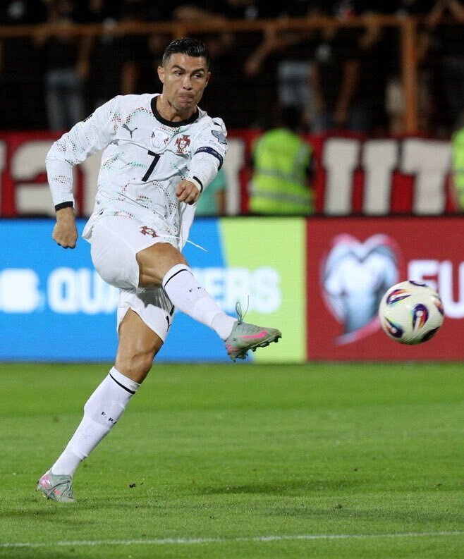 C罗正在尽, 衣室里传递 C罗正在尽, 衣室里传递